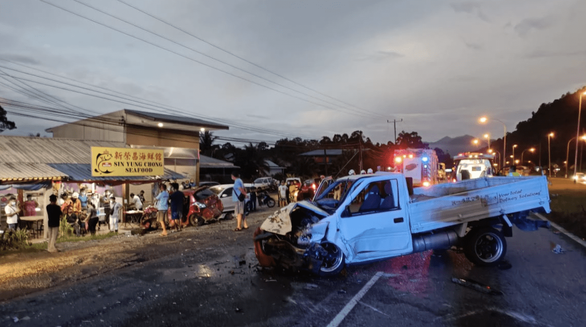 The pick-up truck at Jalan Kuching-Serian