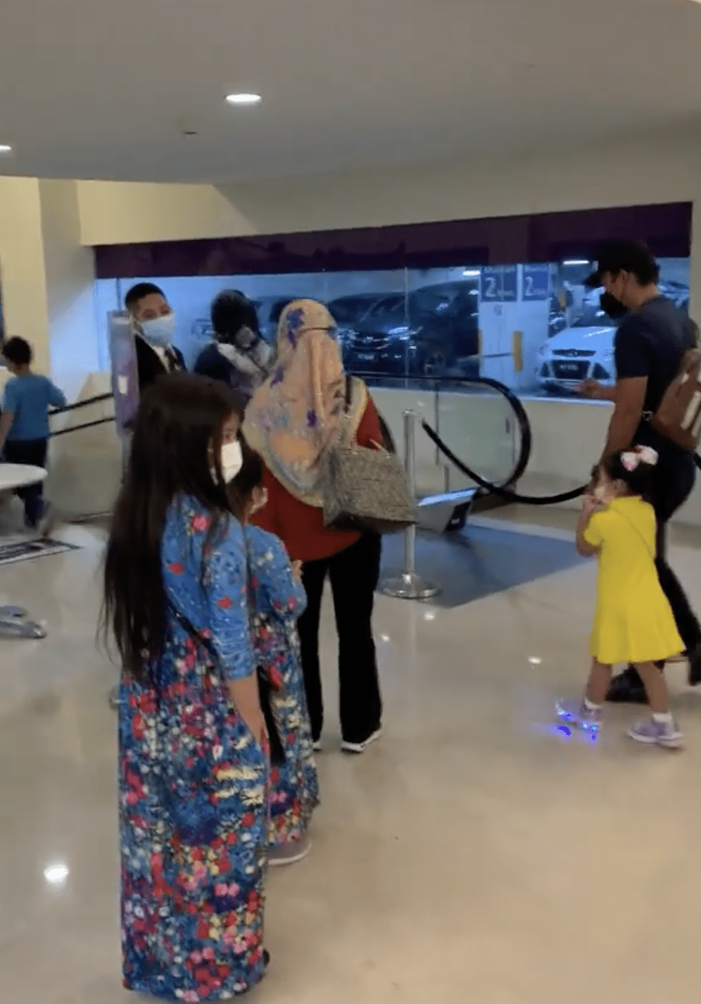 Karen denied entry KLCC after showing MySejahtera 02