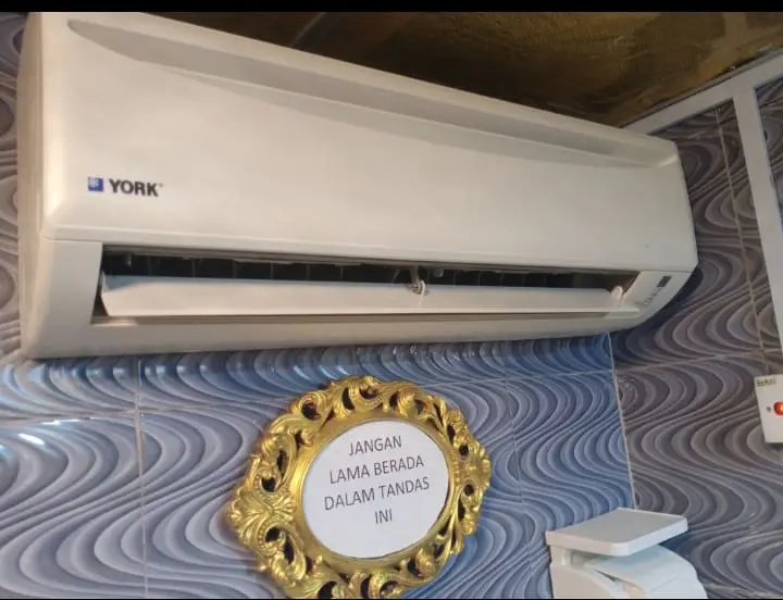 Kelantanese man builds RM10,000 luxurious toilet (3)