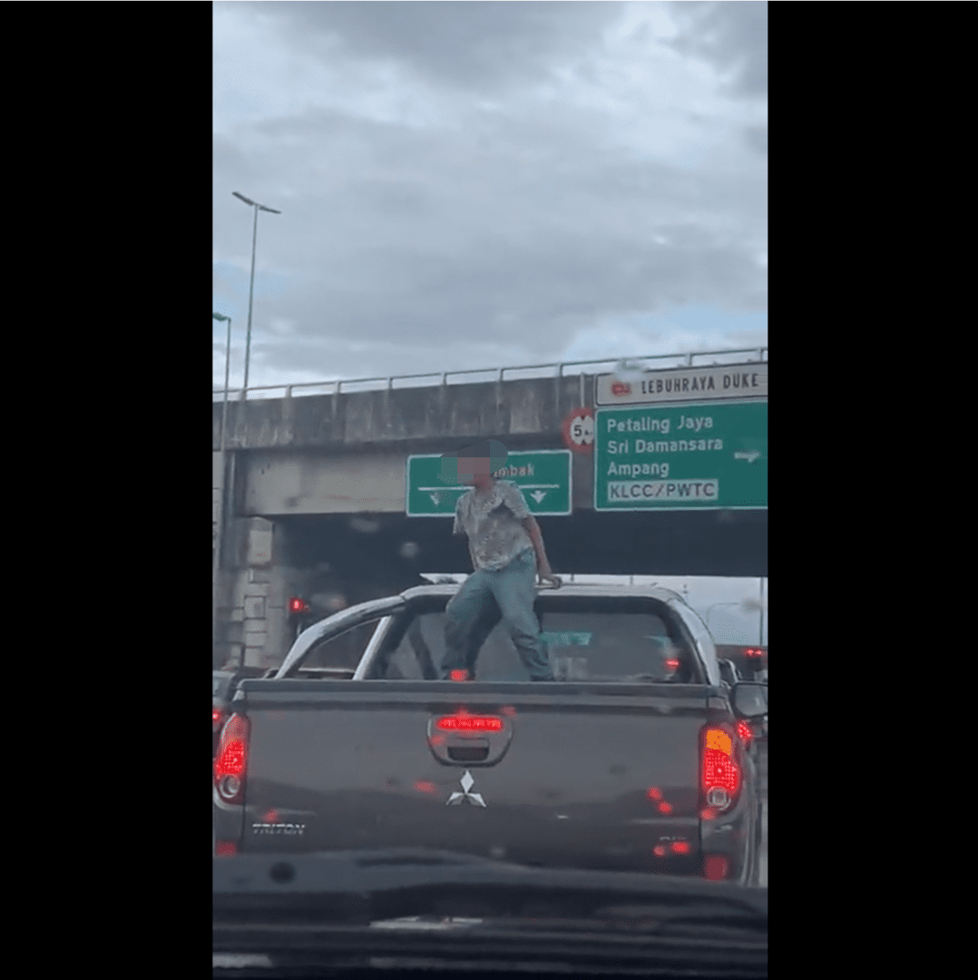 Young kid fooling around the back of a pickup truck raises netizens' concern