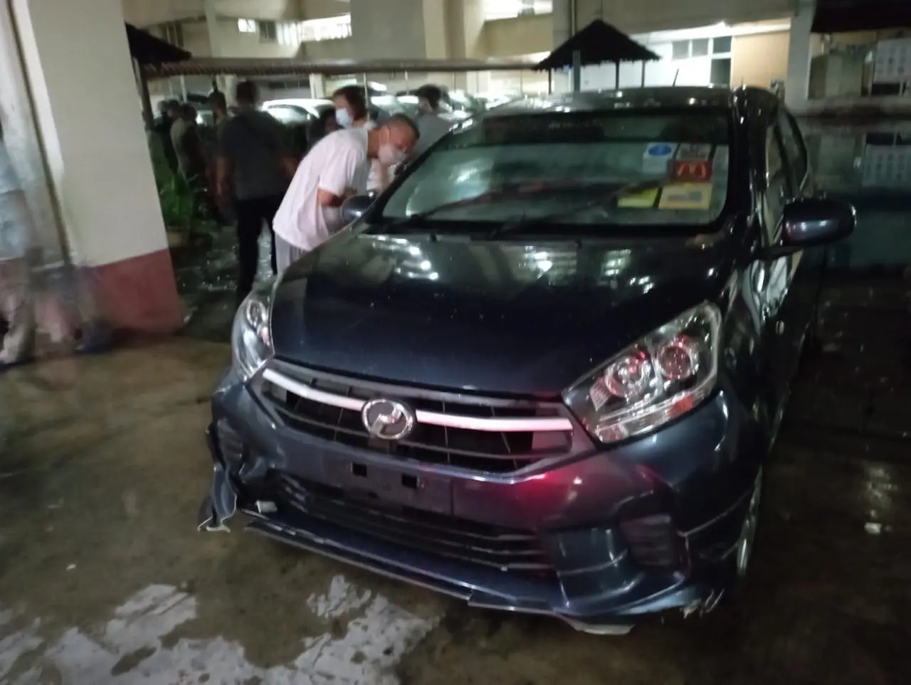 Man drives his car into KL condo swimming pool due to poor visibility2