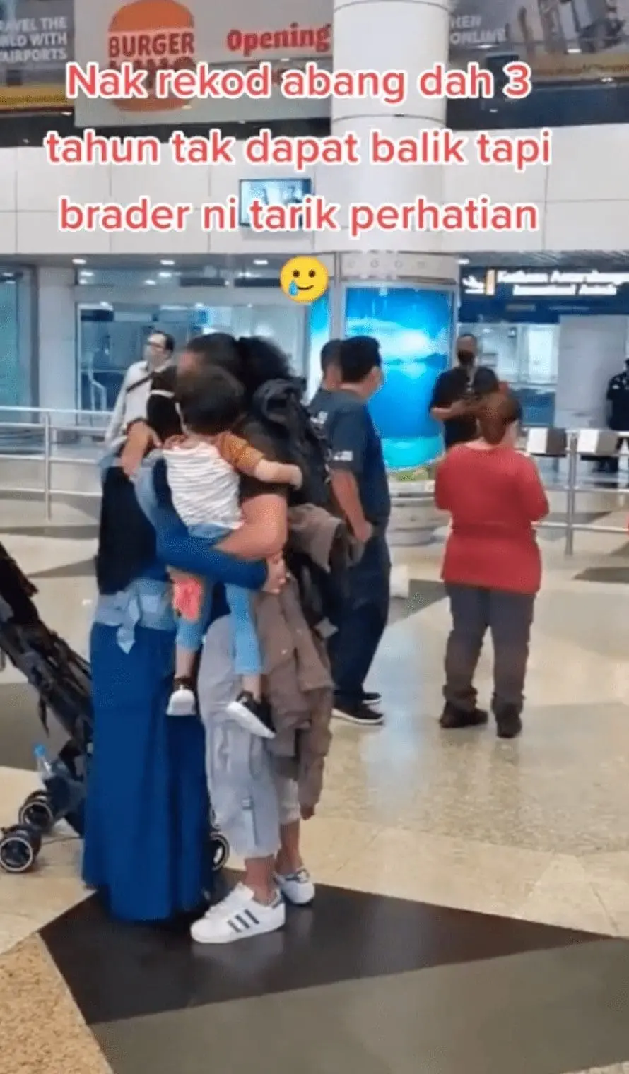 M'sian returns home to another son after getting stranded in S'pore for two years 00-min