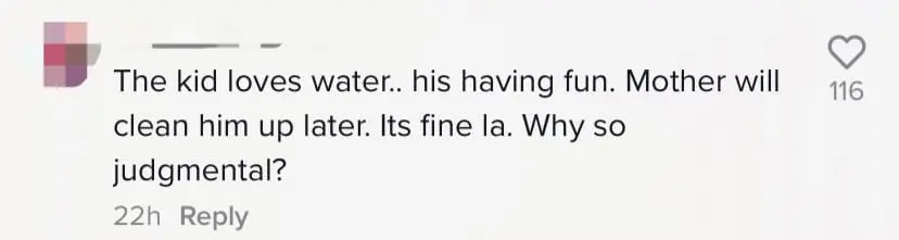 Mum uses child as umbrella in sg zoo comment 02