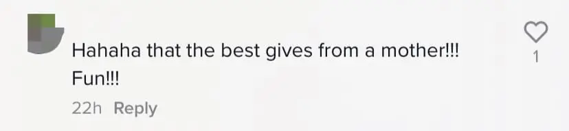 Mum uses child as umbrella in sg zoo comment 03