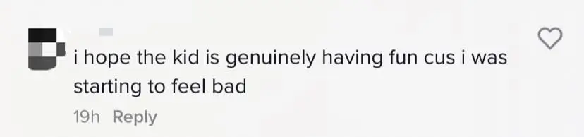 Mum uses child as umbrella in sg zoo comment 04