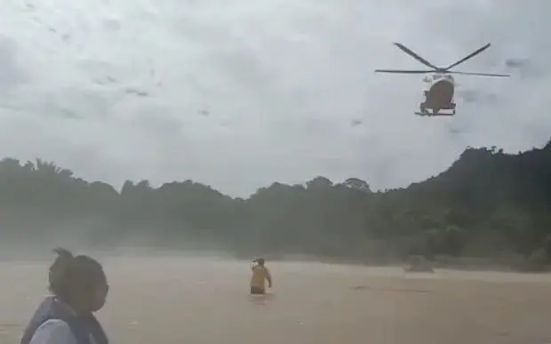 [VIDEO] Vaccines delivered by helicopter due to severe flood in Sarawak