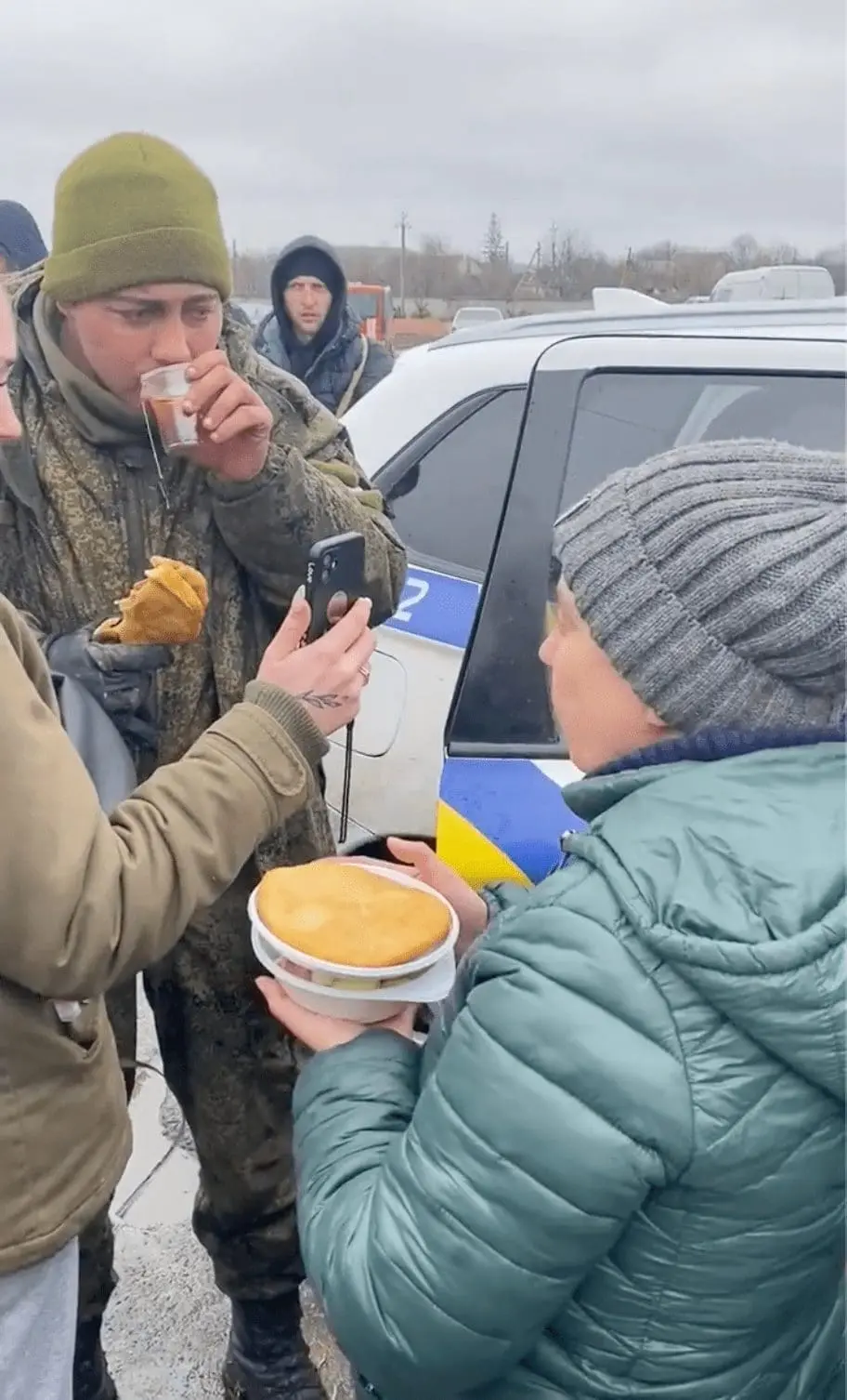 Russian soldier who surrendered treated with tea and pacakes by Ukraine 2