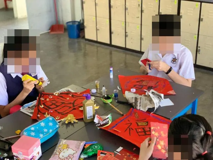Students doing Chinese New Year decorations