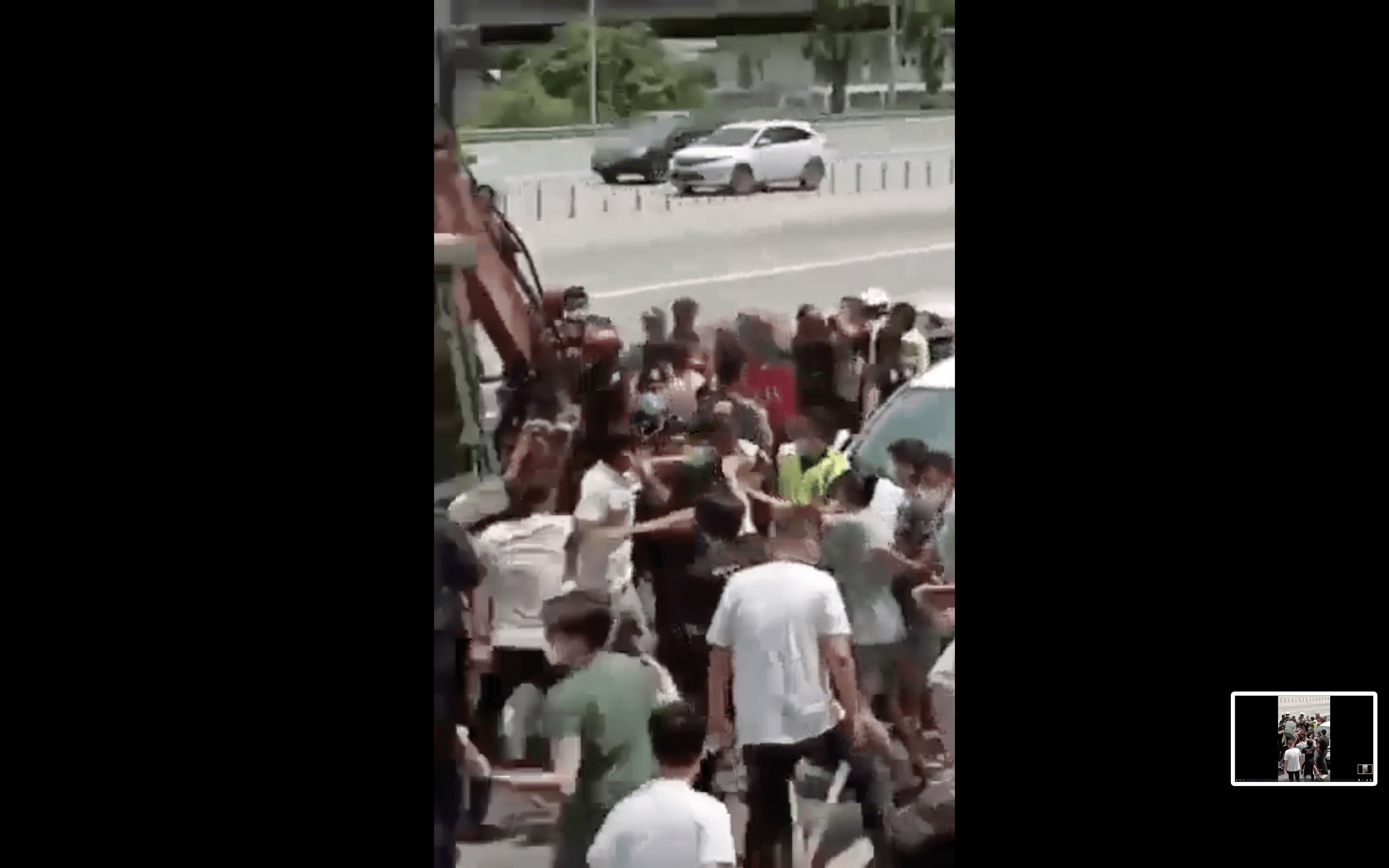 Huge fight erupts over temple demolition at Salak South, leading to 2 injuries and 2 arrests