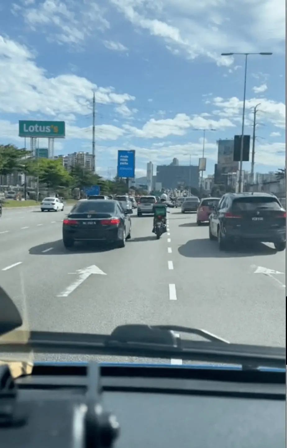  Msia grab rider escort ambulance 2