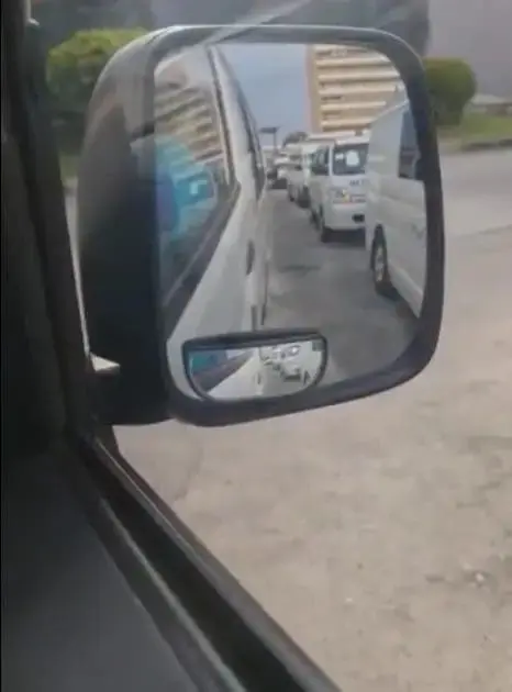 Volunteers show long queue waiting to collect dead bodies in Klang