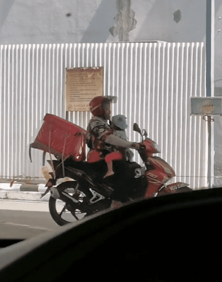 Netizens saddened by mother having to carry her child while delivering food to make ends meet