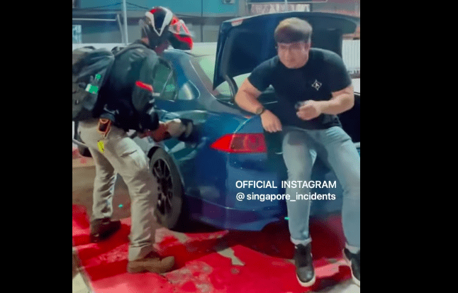 Singaporean pump petrol at JB petrol station 01