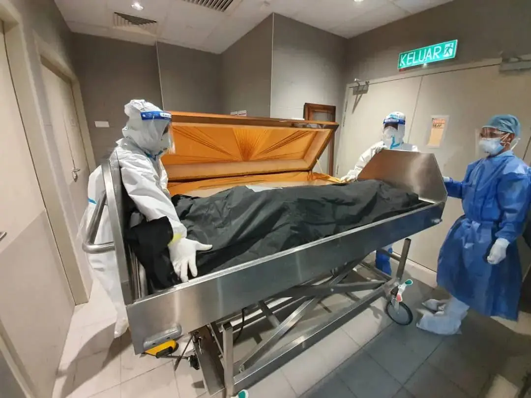 Terrence sealing the coffin of the COVID-19 patient. Image provided by Terrence for WeirdKaya 