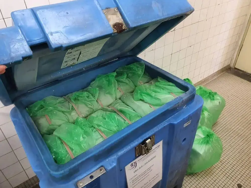 Dry ice sponsored by Terrence to Tengku Ampuan Rahimah Hospital (HTAR).