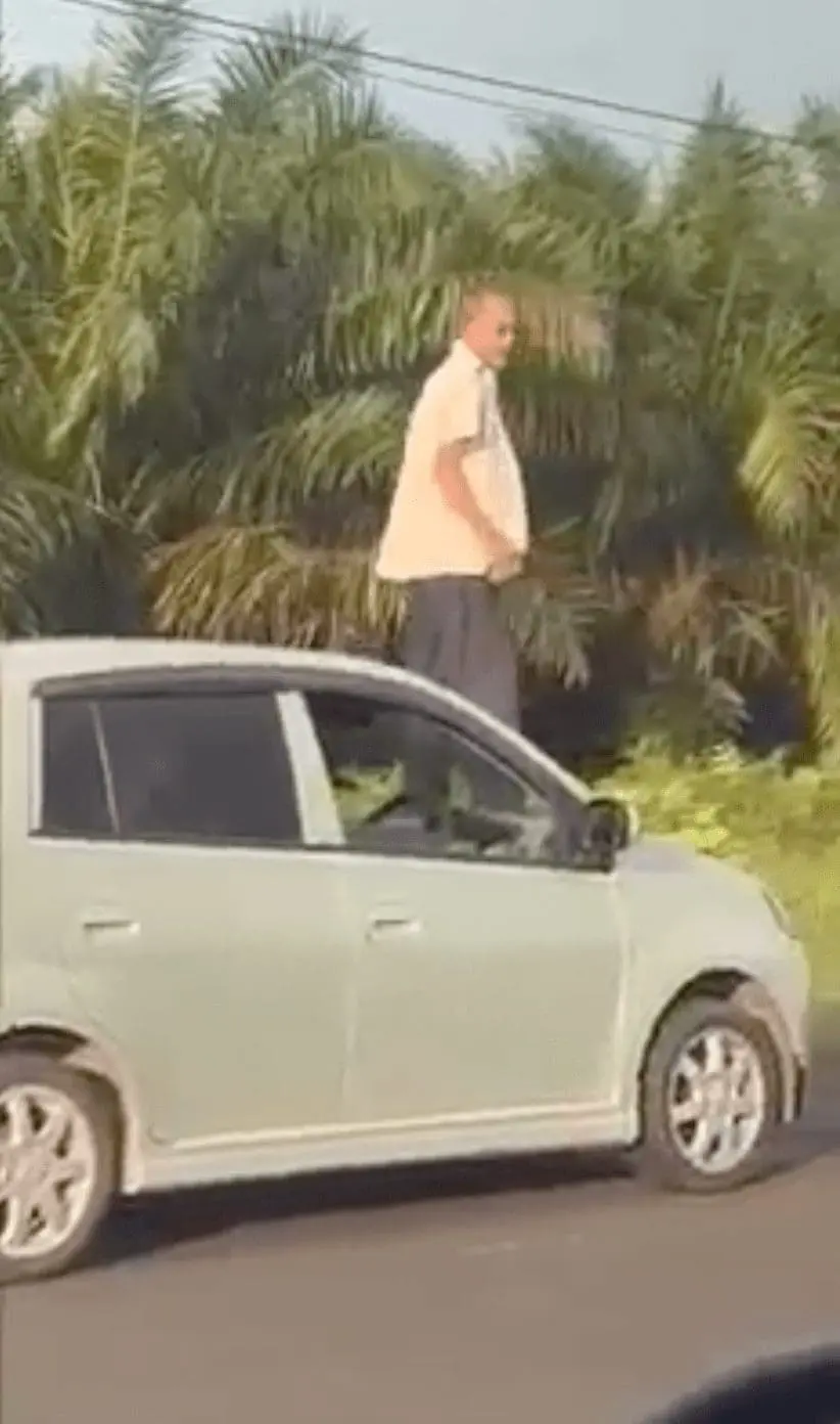 Uncle stuck in heavy Raya traffic climbs onto car bonnet and checks the road with binoculars 02-min