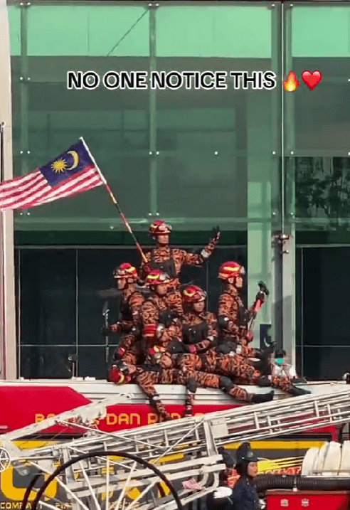 abang bomba recreating tugu negara