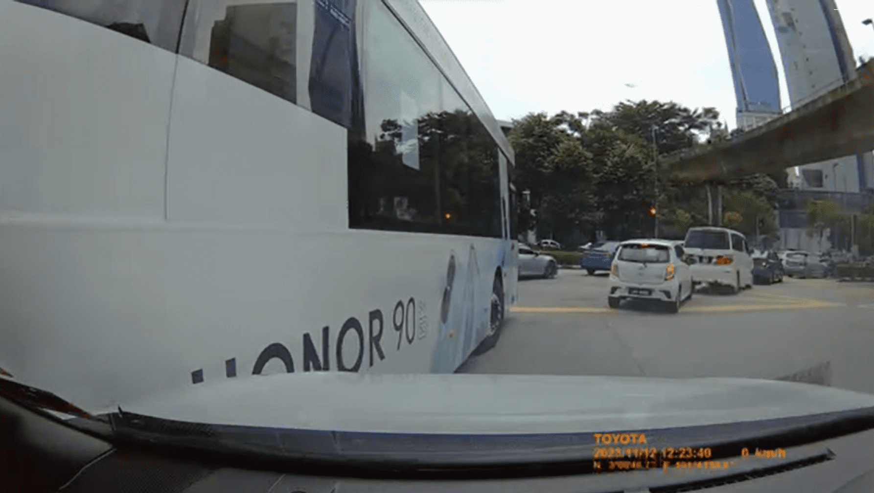 RapidKL bus collides with couple's Toyota Cross