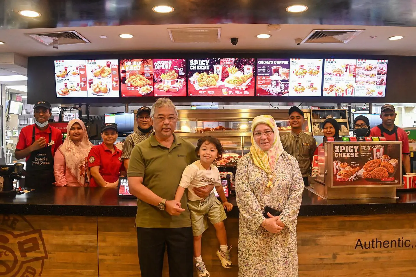 Agong visits KFC 1