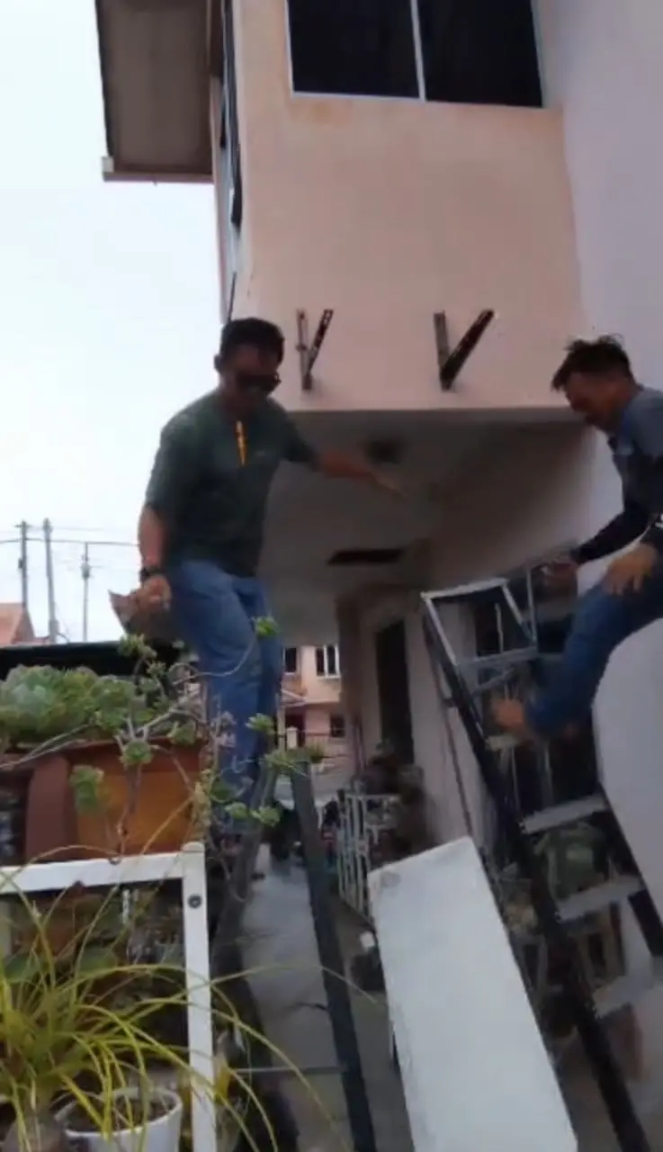 air cond compressor falls down