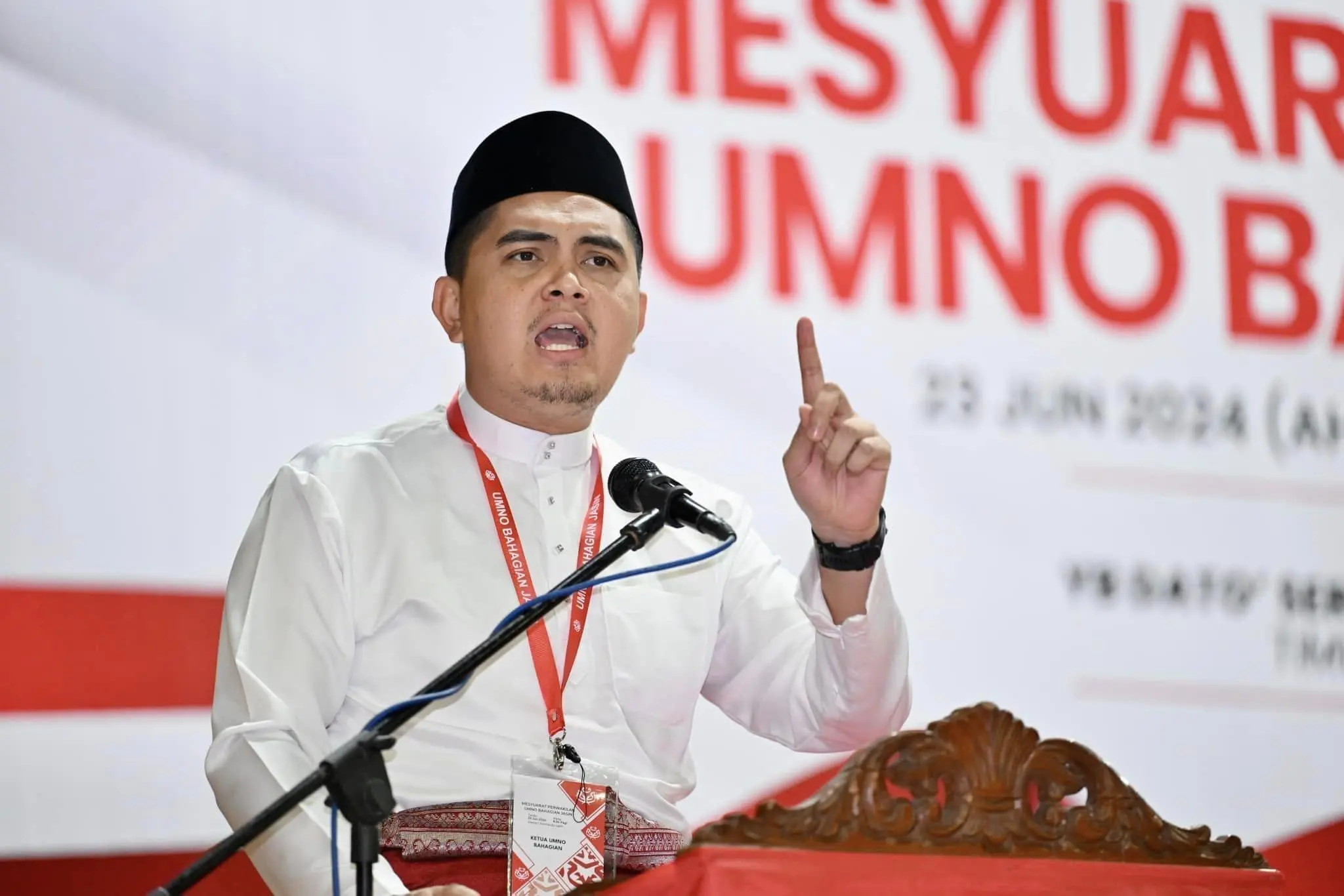 Akmal Saleh speaking at UMNO event