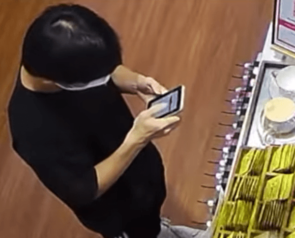 Man Scams Johor Cheesecake Shop Of RM94 With Fake TnG Receipt, Returns Money After He Got Exposed