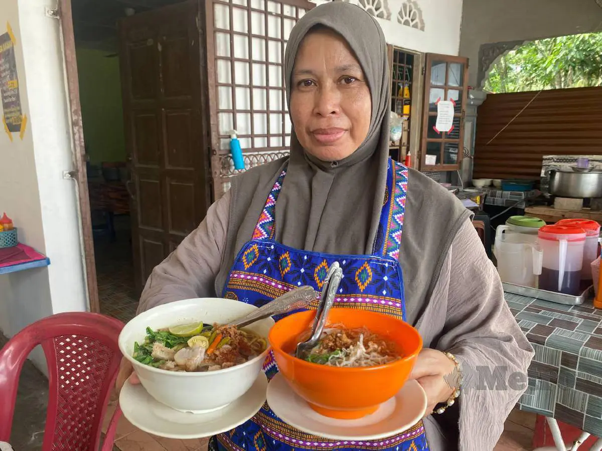 Aminah Awang with her RM1 food