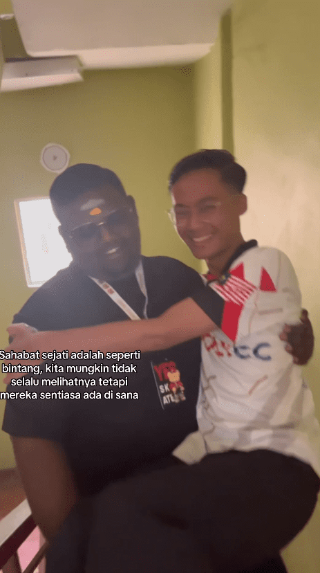 ammar and his indian friend who helped him carryign to the class