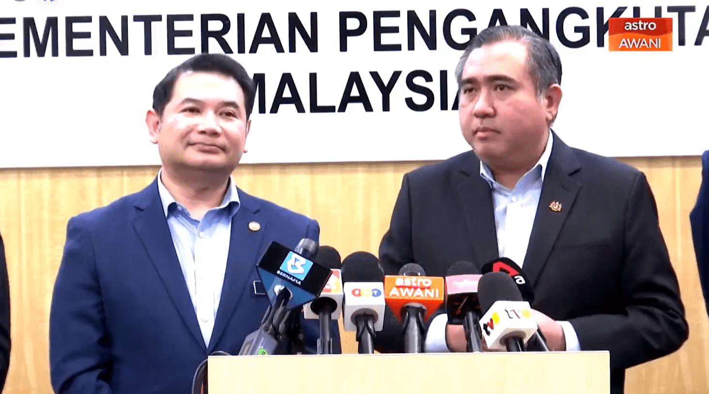 Anthony Loke talking about men sitting in women-only coaches