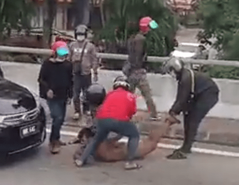 Road users trying to apprehend the man
