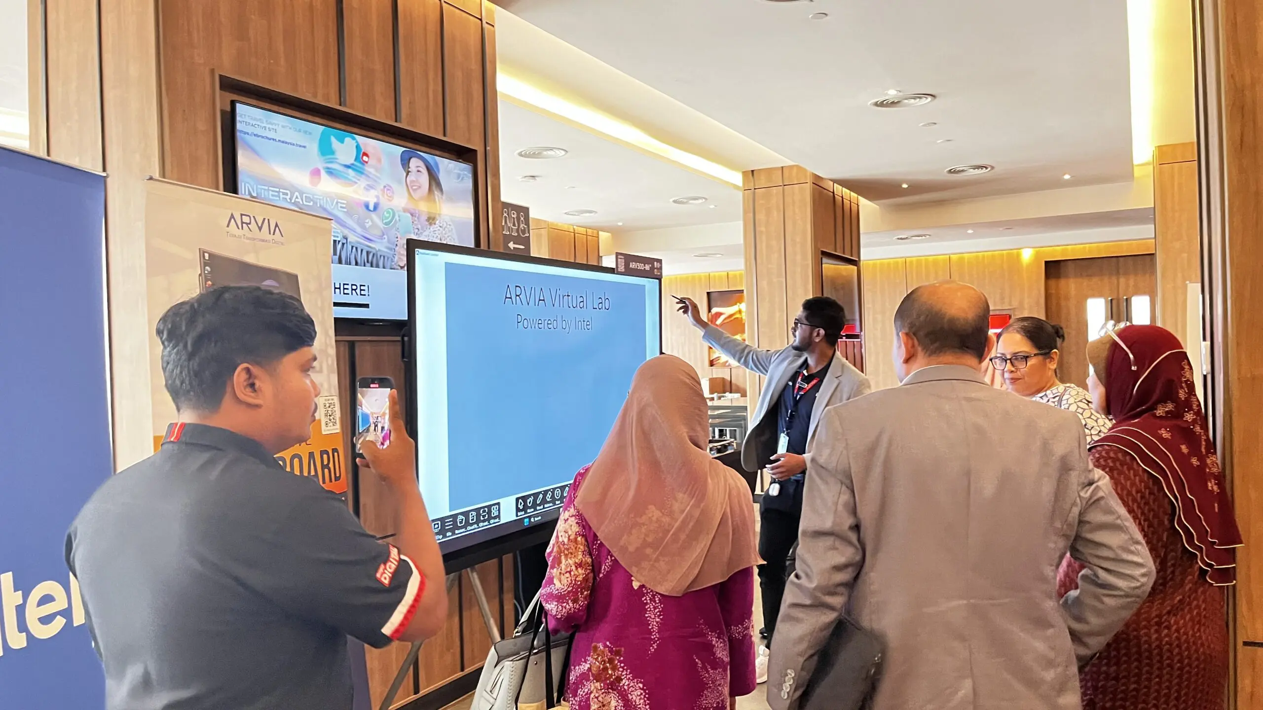 Arvia successfully demonstrates the Virtual Lab solution to the Ministry of Education representatives
