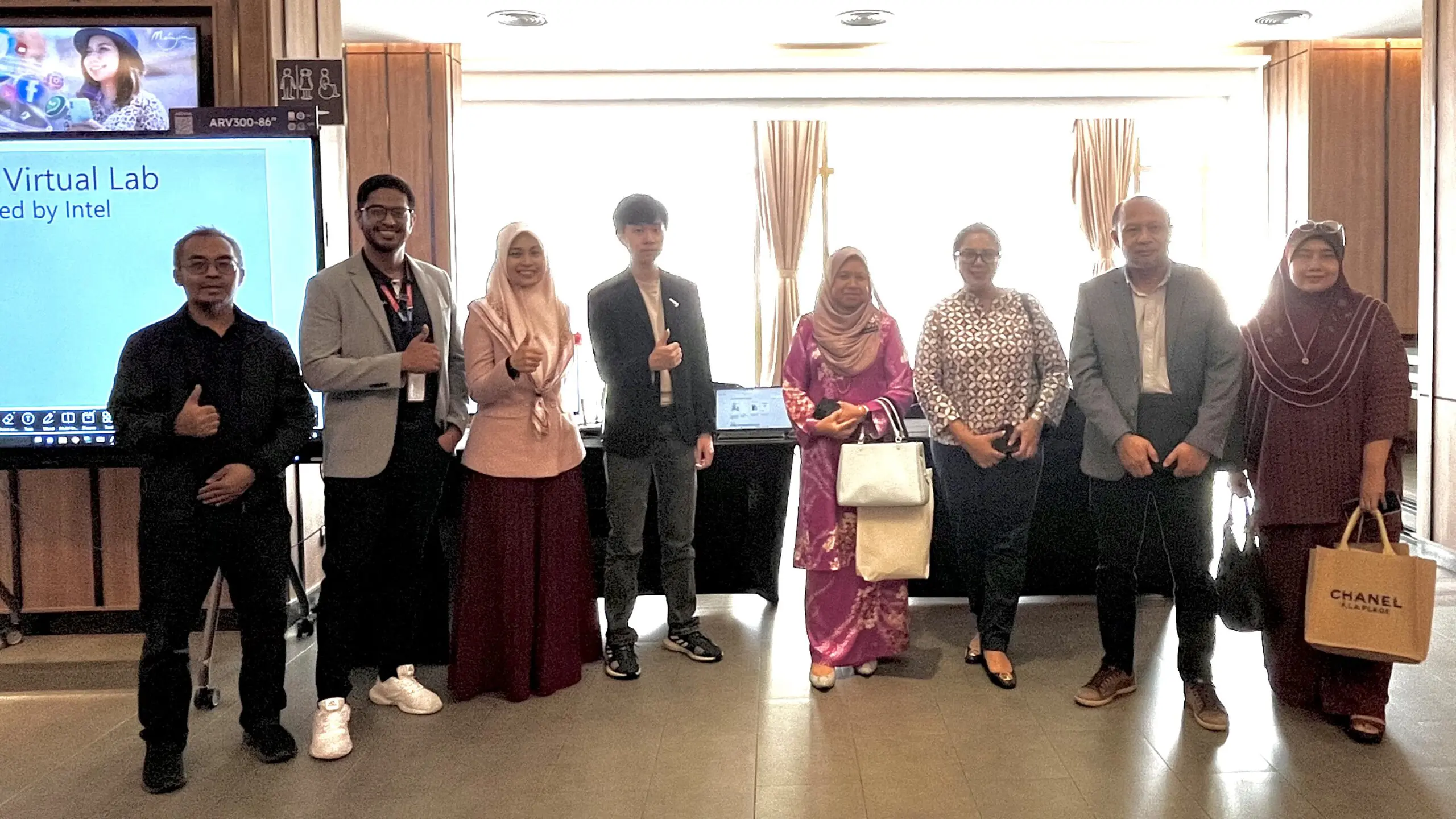 Arvia team with Intel and MOE representatives celebrating the successful launch of the Virtual Lab solutions