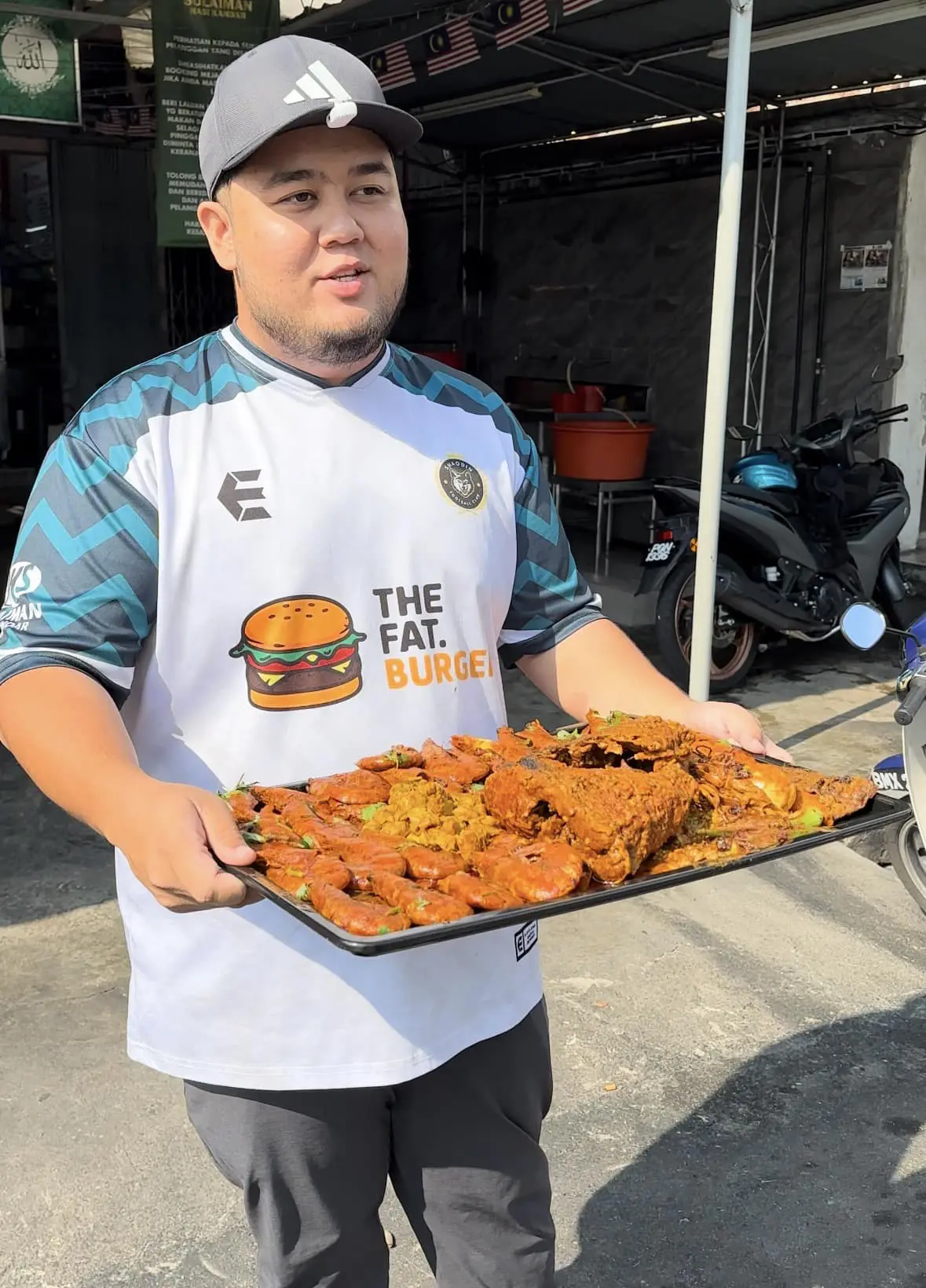 Ashwad Fat Burger holding RM350 nasi kandar