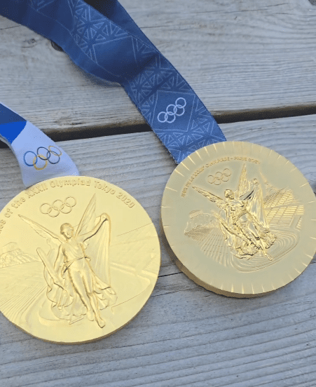 Axelsen Gold medal comparison