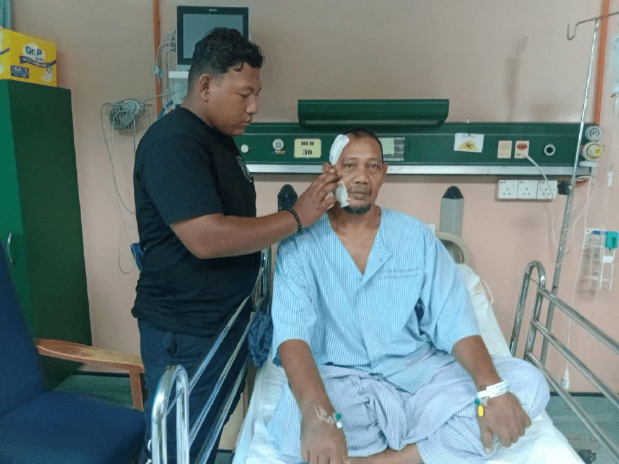 Azlan Mahmood at the hospital