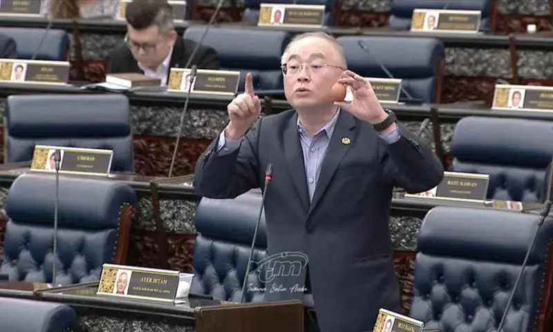 Wee Ka Siong showcasing egg at parliament
