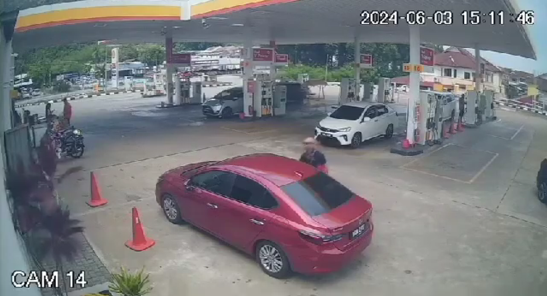 Bald man open the car