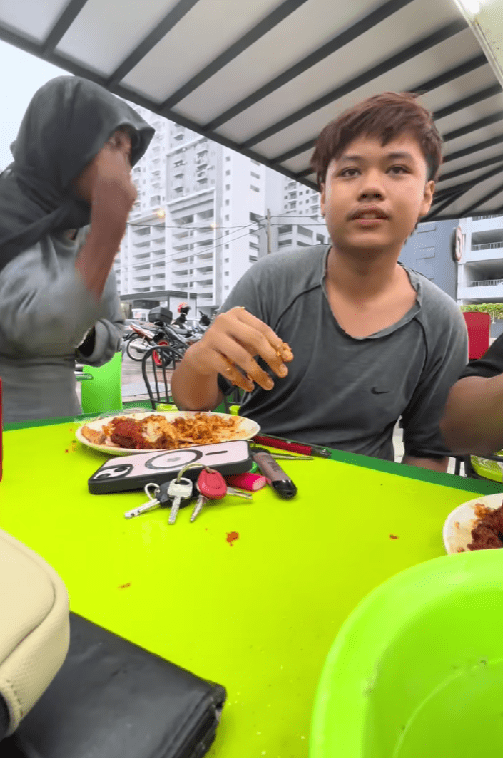 beggar hitting msian man