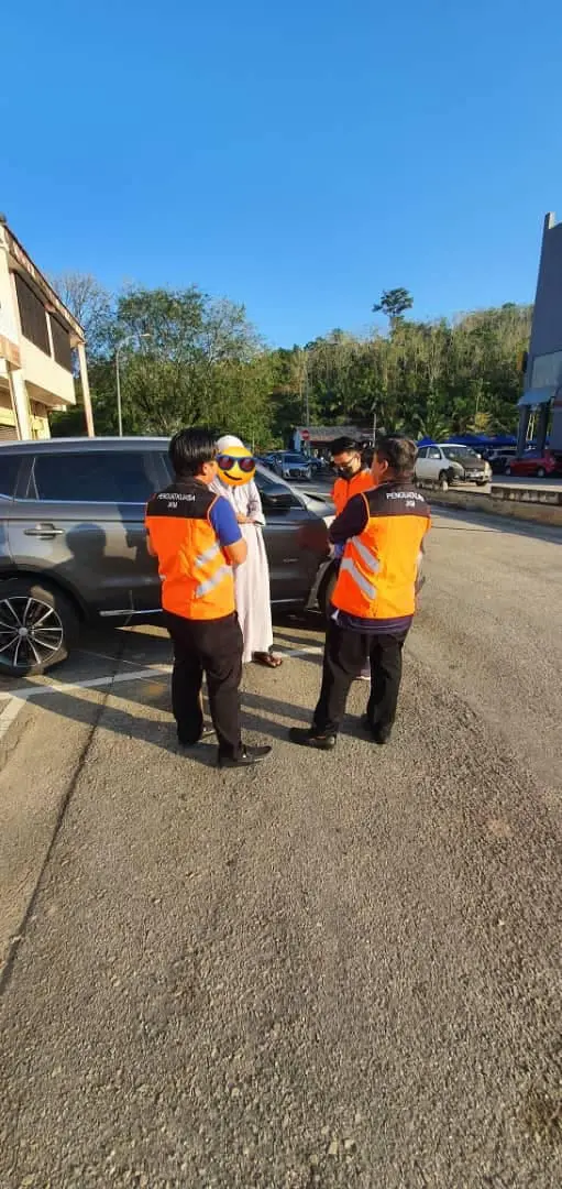 JKM officers discover Proton X70 belongs to beggar