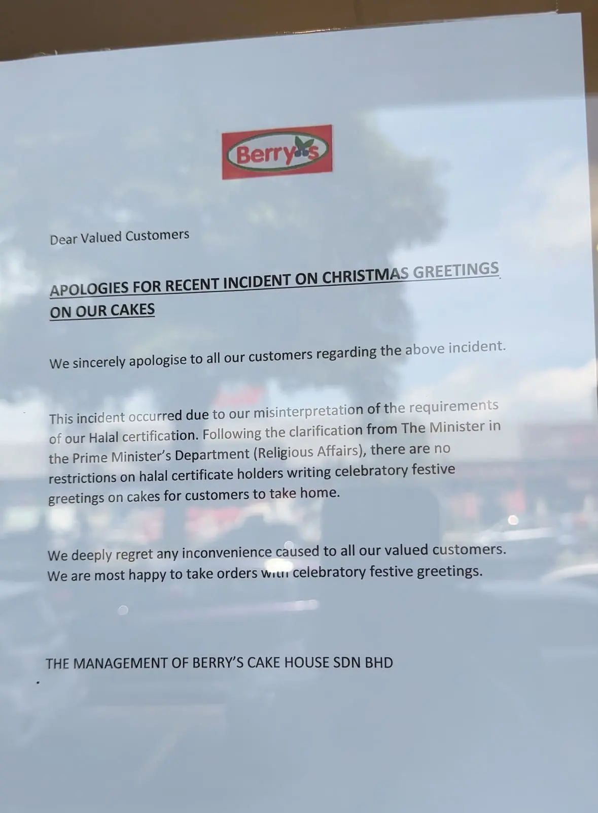 Berry issues apology over Merry Christmas incident