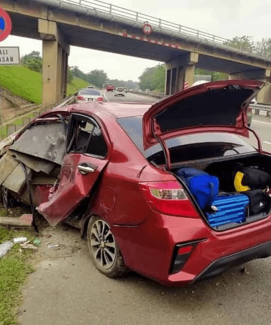 Bezza damaged in Yong Peng crash