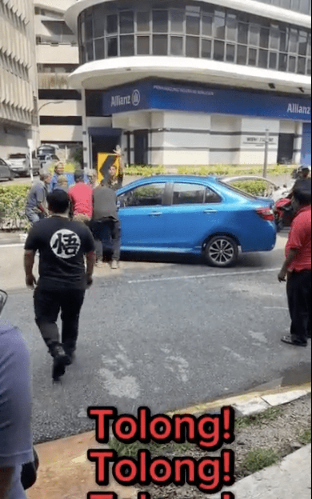 Bezza that illegally parked and obstruct traffic 1