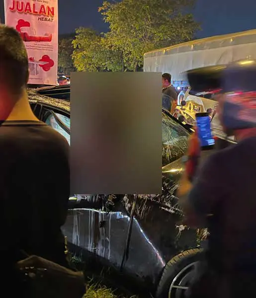 Body lands on top Mercedes Benz in car crash