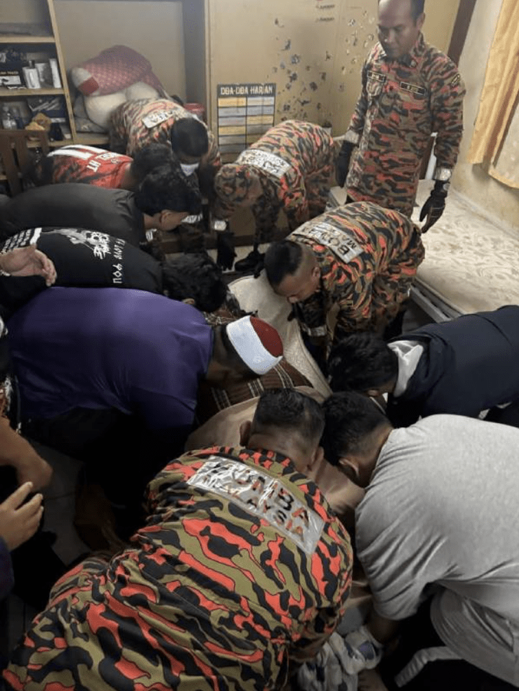 Bomba removing body of dead teen weighing over 200kg