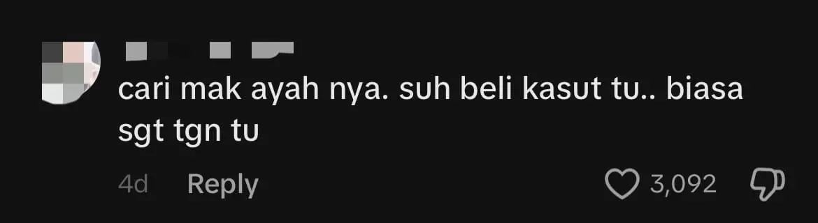 M'sian Boy Scratches Leather Shoes With His Nails & Damages It, Netizens Slam His Inattentive Parents comment 1