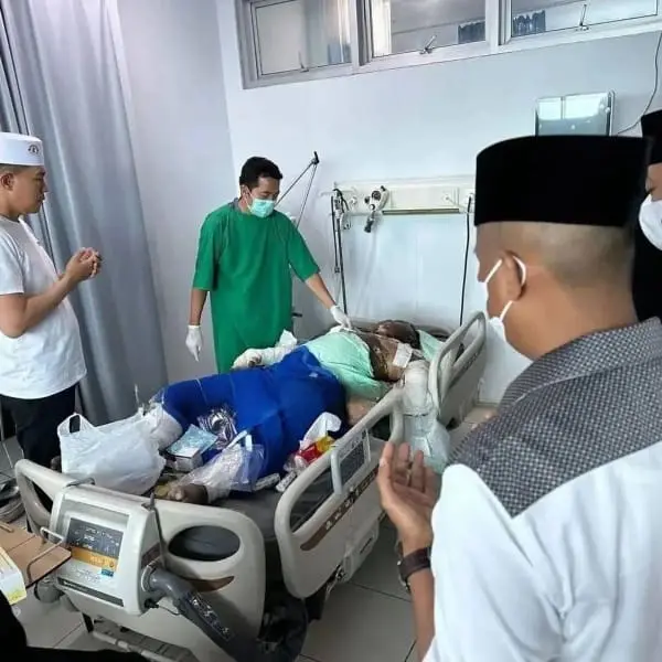 Brigadier Fadhilatun Nikmah's husband at the hospital