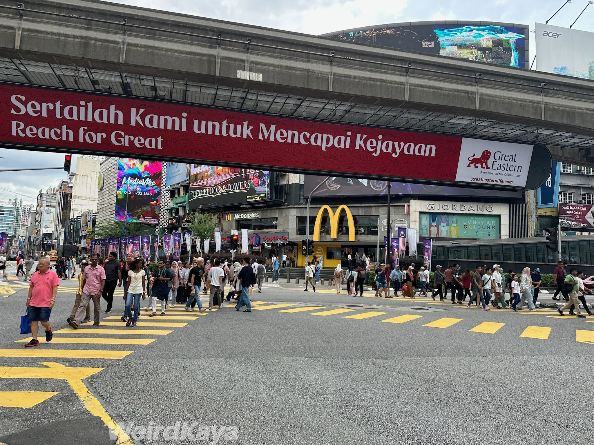 Bukit Bintang_McDonalds Sign_Malaysians_People_Traffic