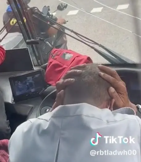 "How To Pay For This?" — M'sian Bus Driver Reduced To Tears After Windscreen Suffers Massive Crack During Accident