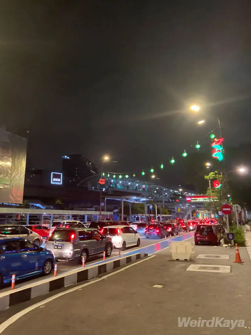Busy road at KL.HEIC.JPG