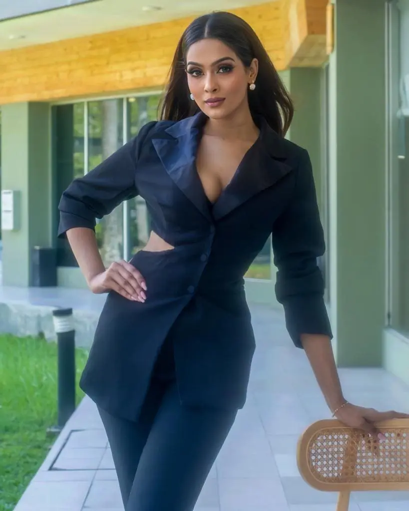 Lishalliny Kanaran in black attire